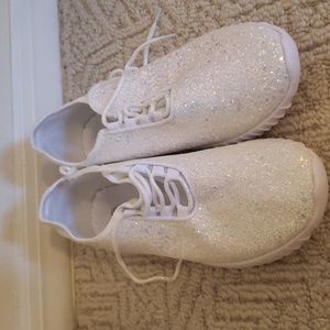 Herstyle opalescent glitter sneaker